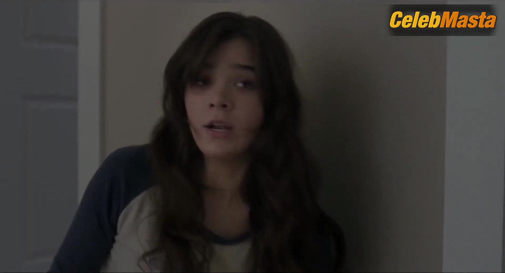 Haley Lu Richardson ’s Sexy Scene From The Edge Of - Photo 1 of 5 photo 4