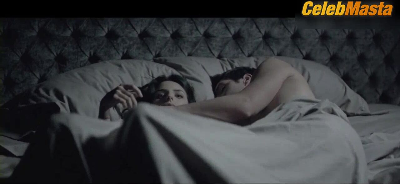 Aislinn Derbez Underwear, Tits Scene In A La Mala - Photo 2 of 5 photo 5