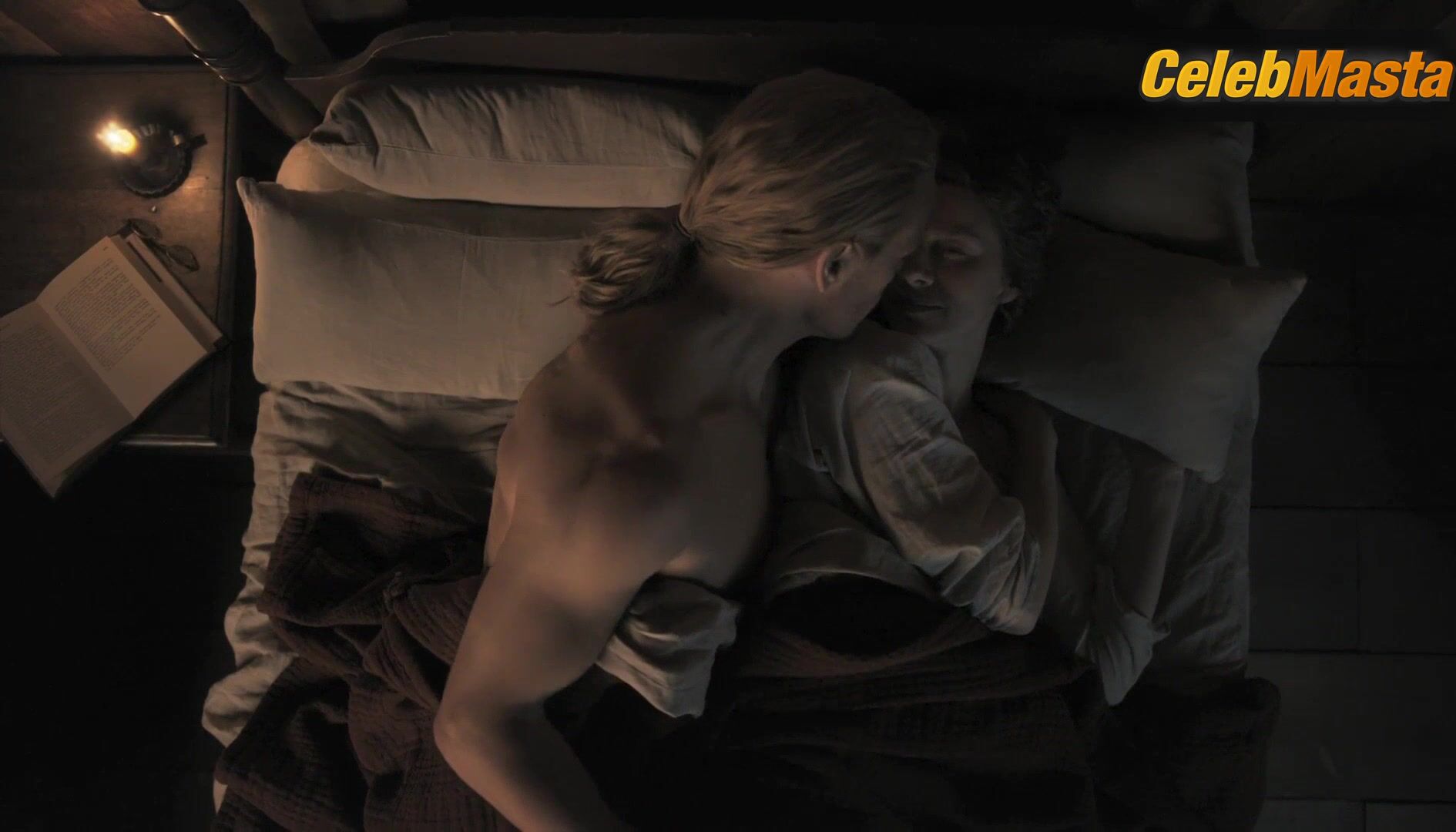 Caitriona Balfe Alluring Scene In Outlander - Photo 2 of 5