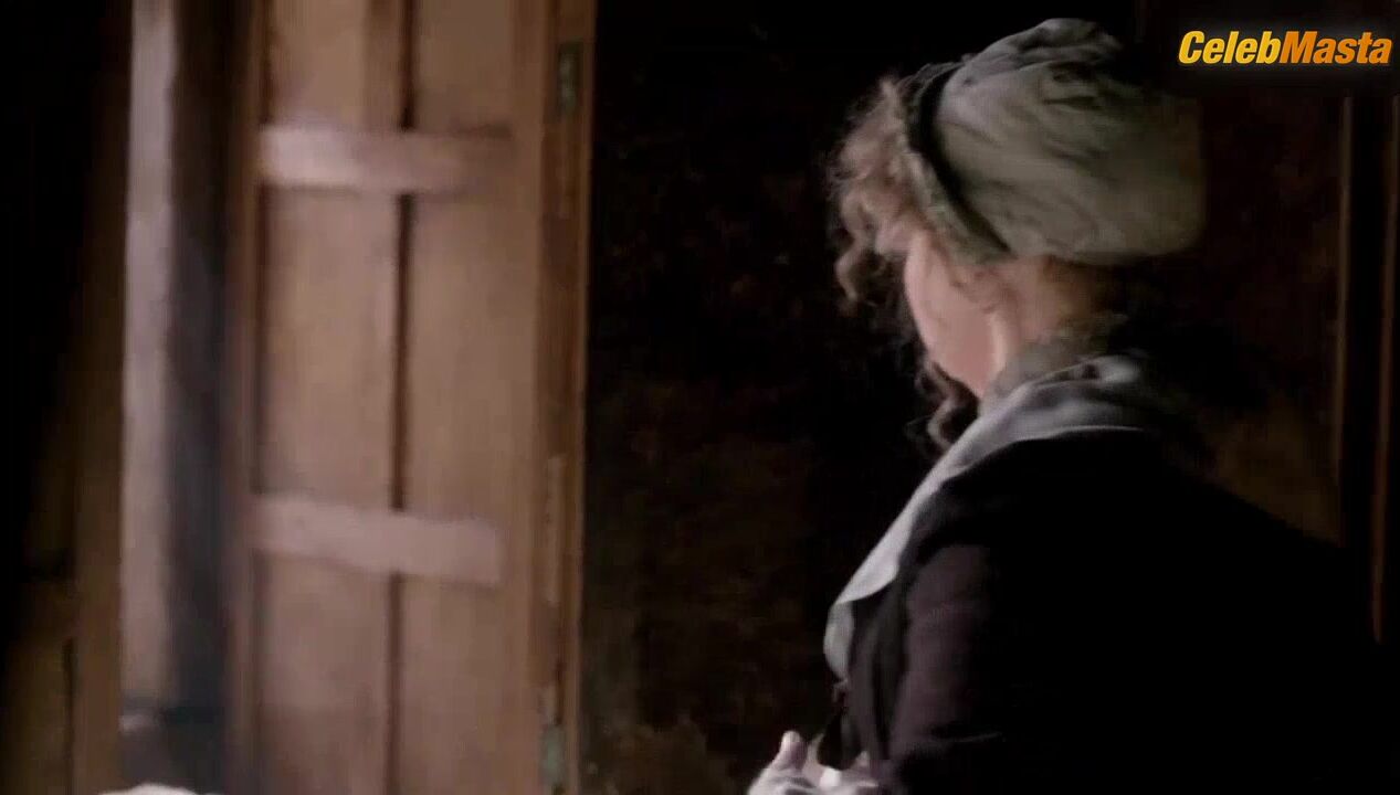 Caitriona Balfe Butt, Boobs Scene In Outlander - Photo 2 of 5 photo 5