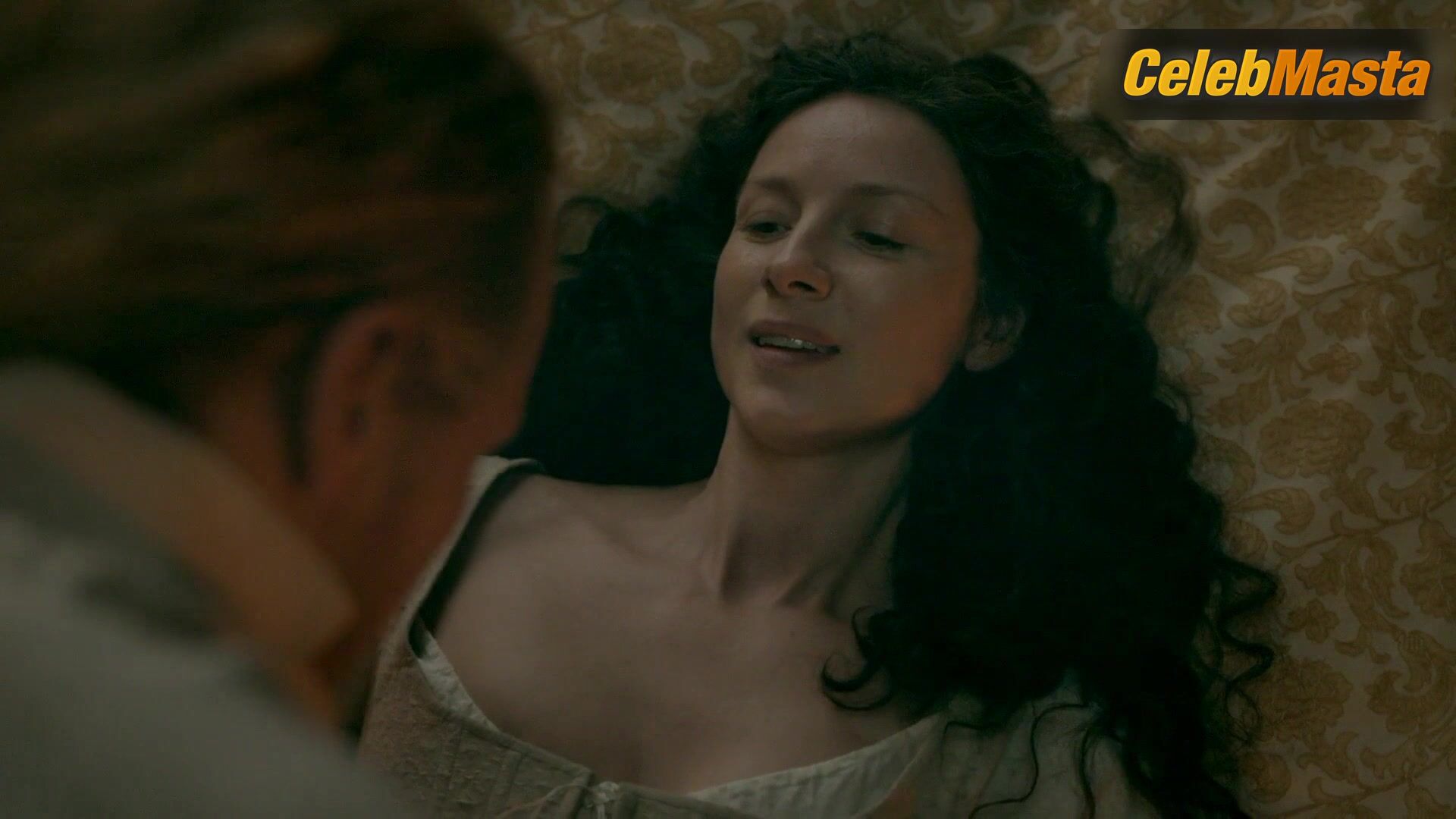 Caitriona Balfe ’s Sexy Scene In Outlander - Photo 2 of 5