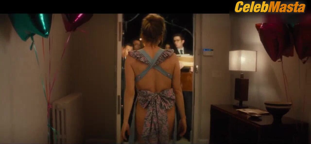 Renee Zellweger Reveals Skin In Bridget Jones’s Baby - Photo 1 of 5