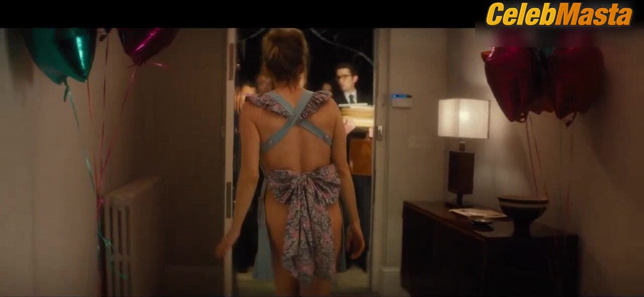 Renee Zellweger Reveals Skin In Bridget Jones’s Baby - Photo 1 of 5 photo 2