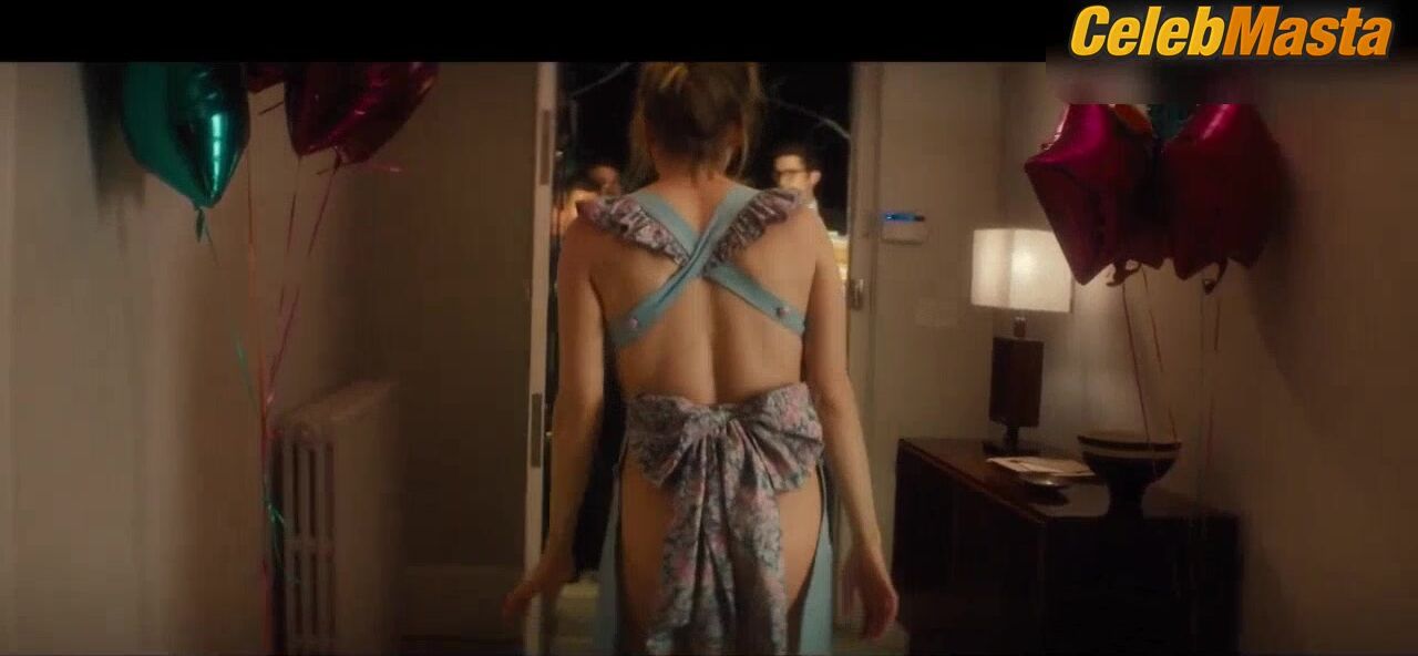 Renee Zellweger Reveals Skin In Bridget Jones’s Baby - Photo 1 of 5 photo 4