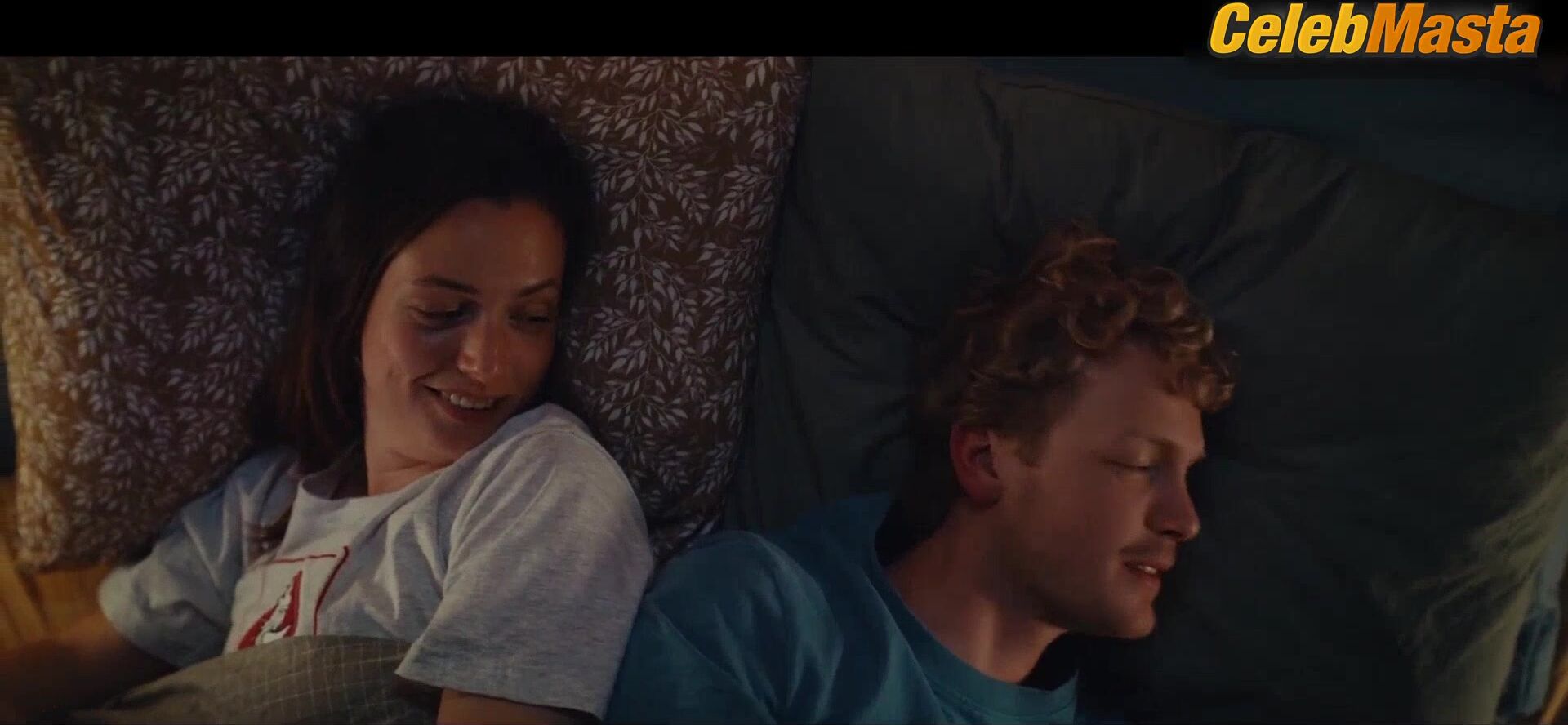 Gaite Jansen Reveals Sexy Scene In Happy Ending - Photo 2 of 5 photo 1