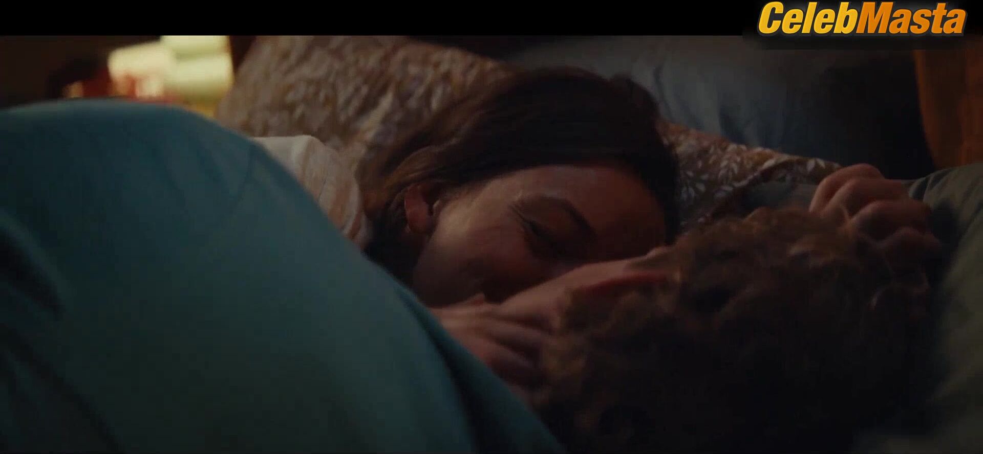 Gaite Jansen Reveals Sexy Scene In Happy Ending - Photo 2 of 5