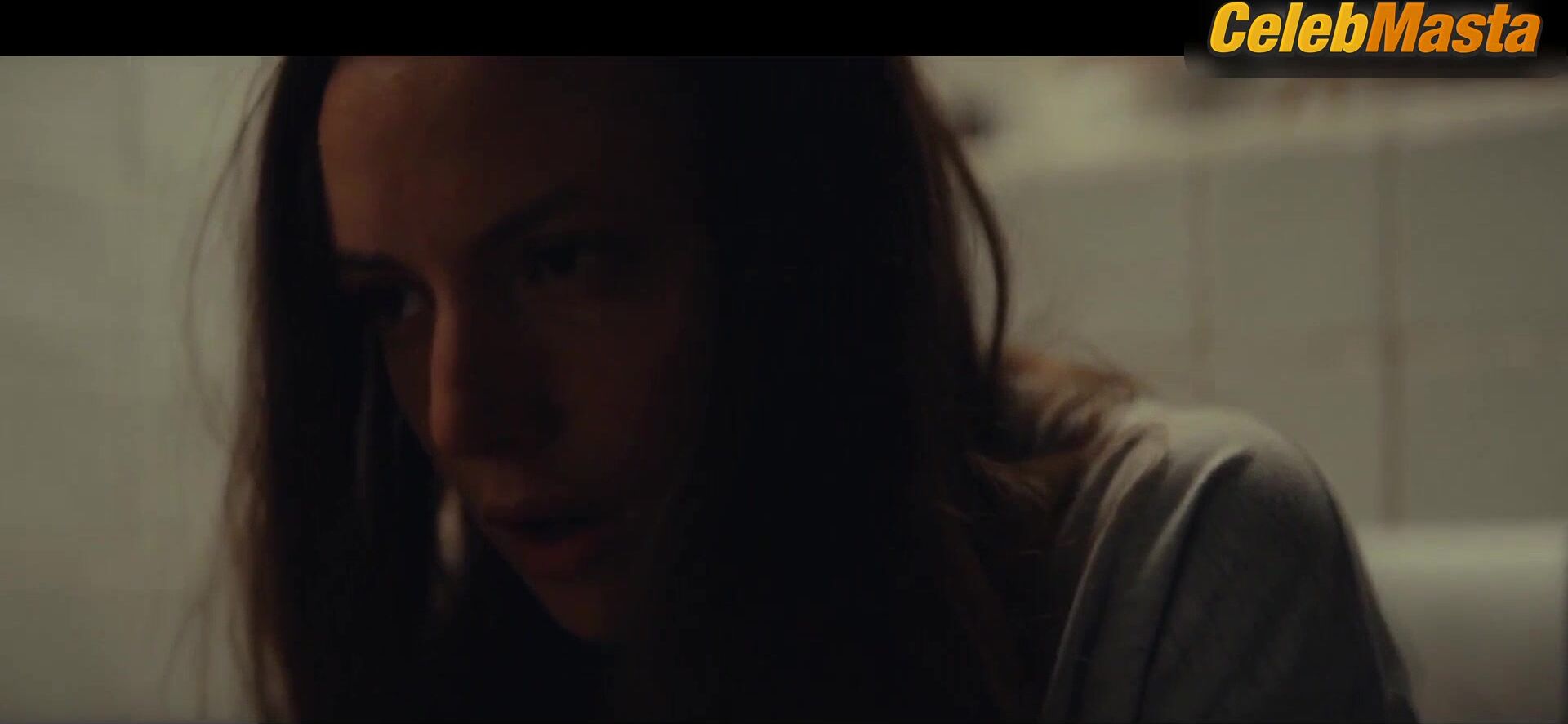 Gaite Jansen Reveals Sexy Scene In Happy Ending - Photo 2 of 5 photo 5