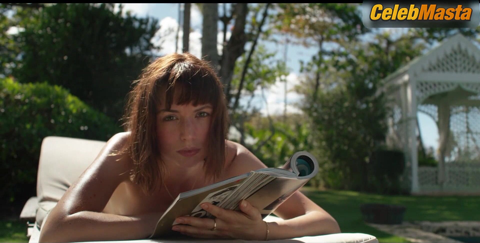 Gaite Jansen Bares Booty In Scene In Leopard Skin - Photo 2 of 5 photo 4