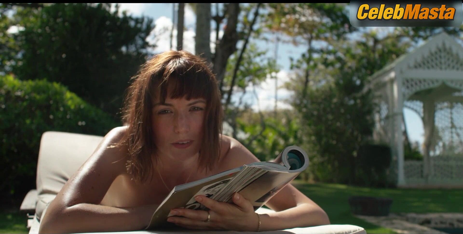 Gaite Jansen Bares Booty In Scene In Leopard Skin - Photo 2 of 5 photo 5