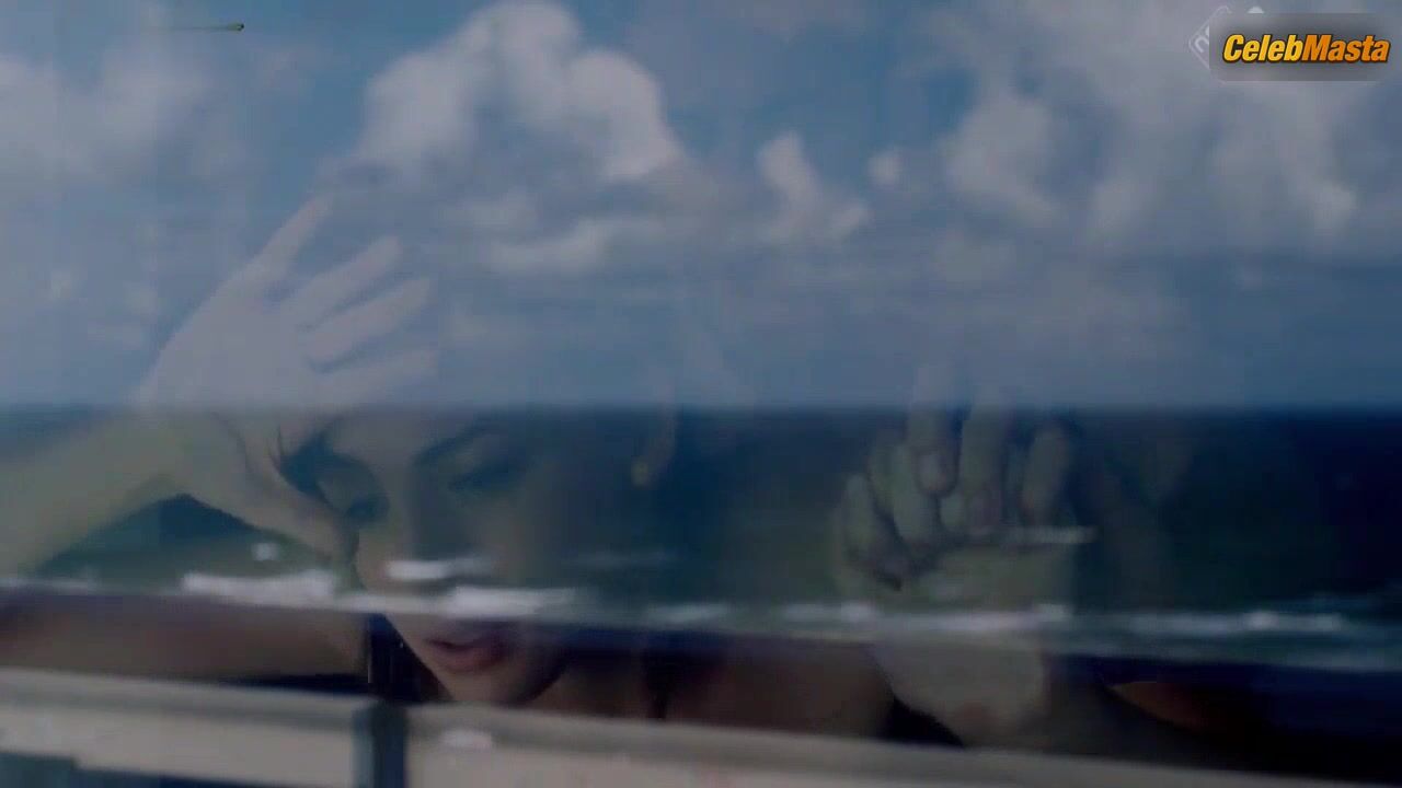 Gaite Jansen Flaunts Sexy Scene In Groenland - Photo 1 of 5 photo 5