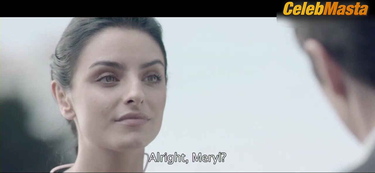 Aislinn Derbez Sexy Scene From A La Mala - Photo 2 of 5 photo 4