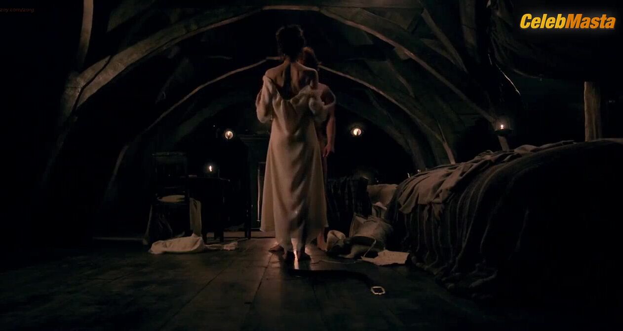 Caitriona Balfe Ass, Tits Scene In Outlander - Photo 2 of 5