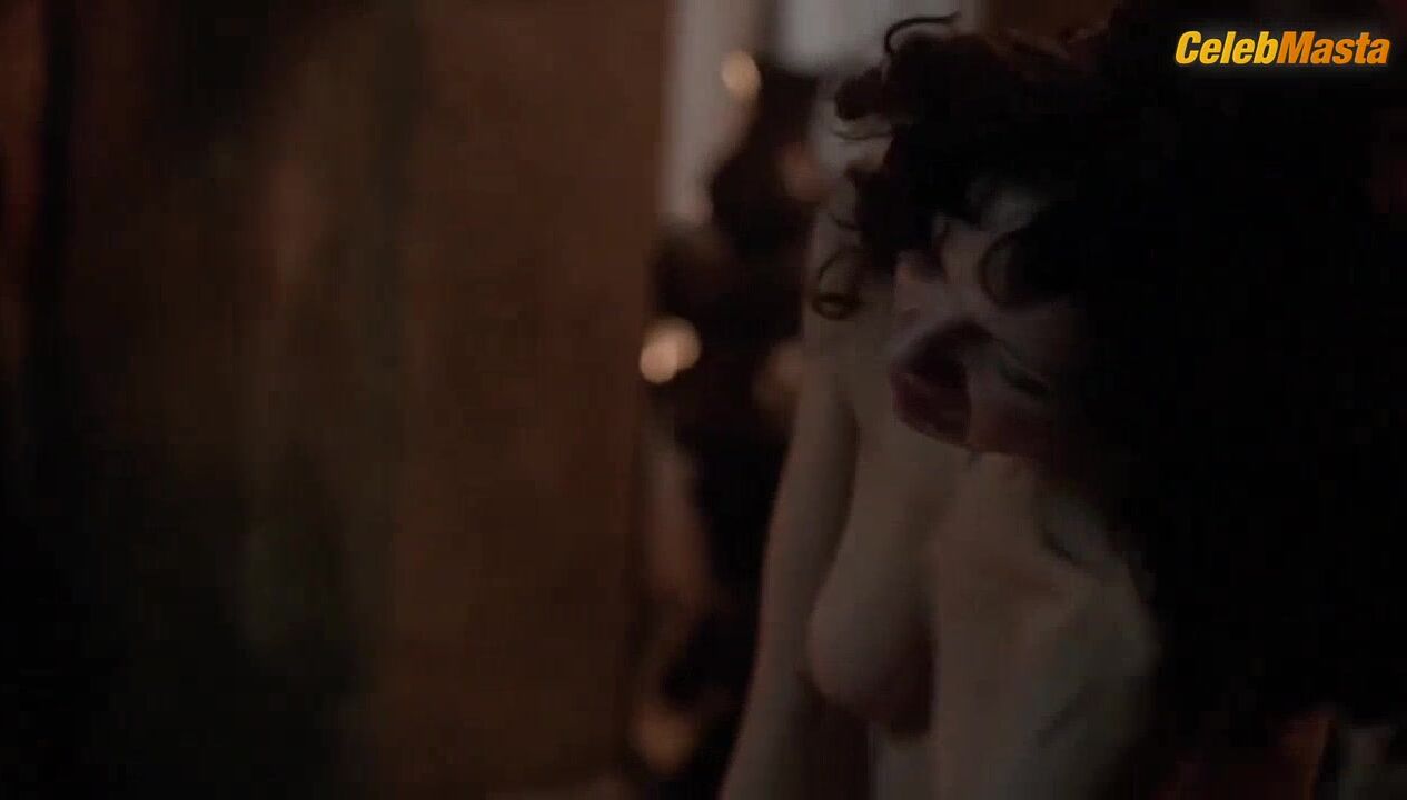 Caitriona Balfe Bares Butt, Breasts Scene In Outlander - Photo 2 of 5 photo 4