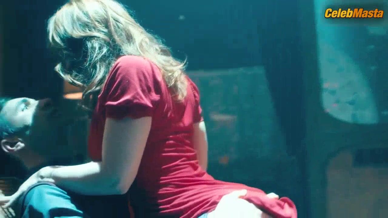Vica Kerekes Boobs Scene In Muzi V Nadeji - Photo 2 of 5 photo 4