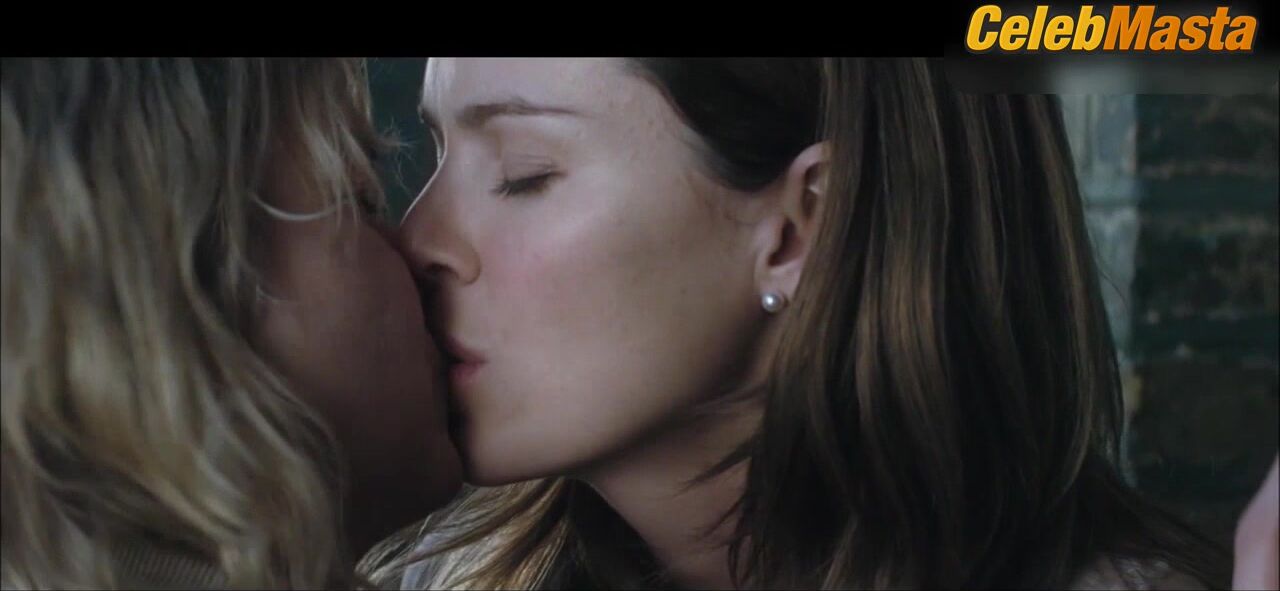 Jacinda Barrett Renee Zellweger And ’s Lesbian Scene - Photo 1 of 5 photo 2