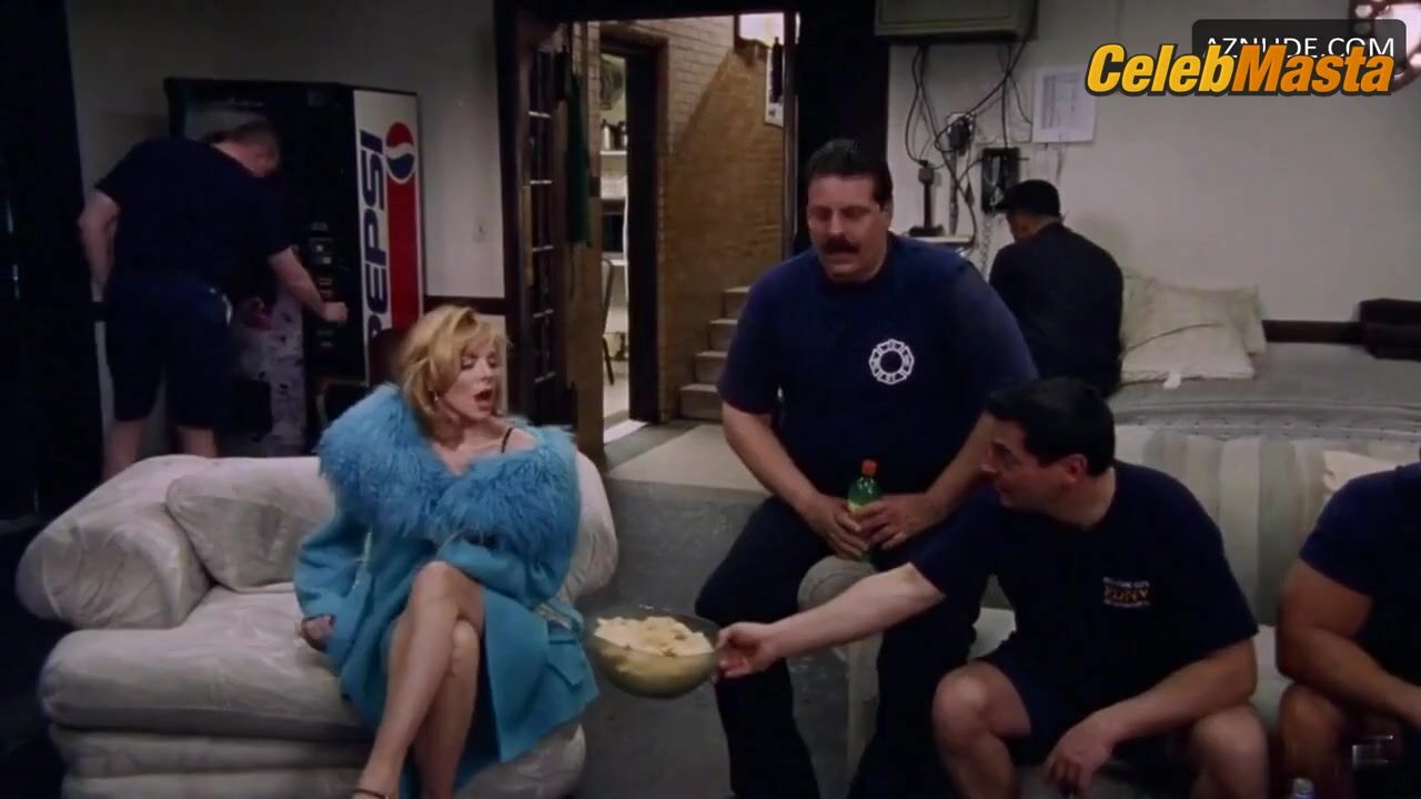 Kim Cattrall ’s Booty Scene From Sex And The City - Photo 2 of 5 photo 5