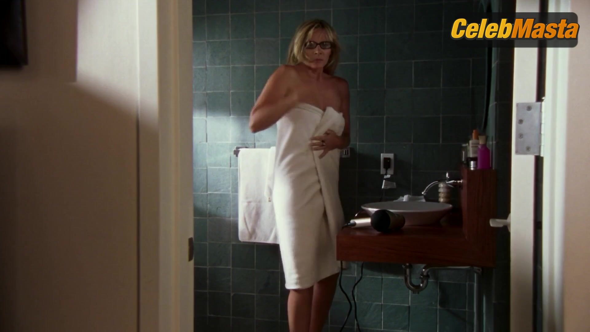 Kim Cattrall ’s Tits And Bush Scene From Sex And - Photo 1 of 5 photo 2
