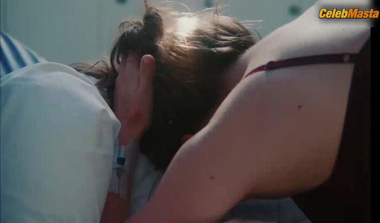 Hafsia Herzi ’s Bush Scene From The Rapture - Photo 2 of 5