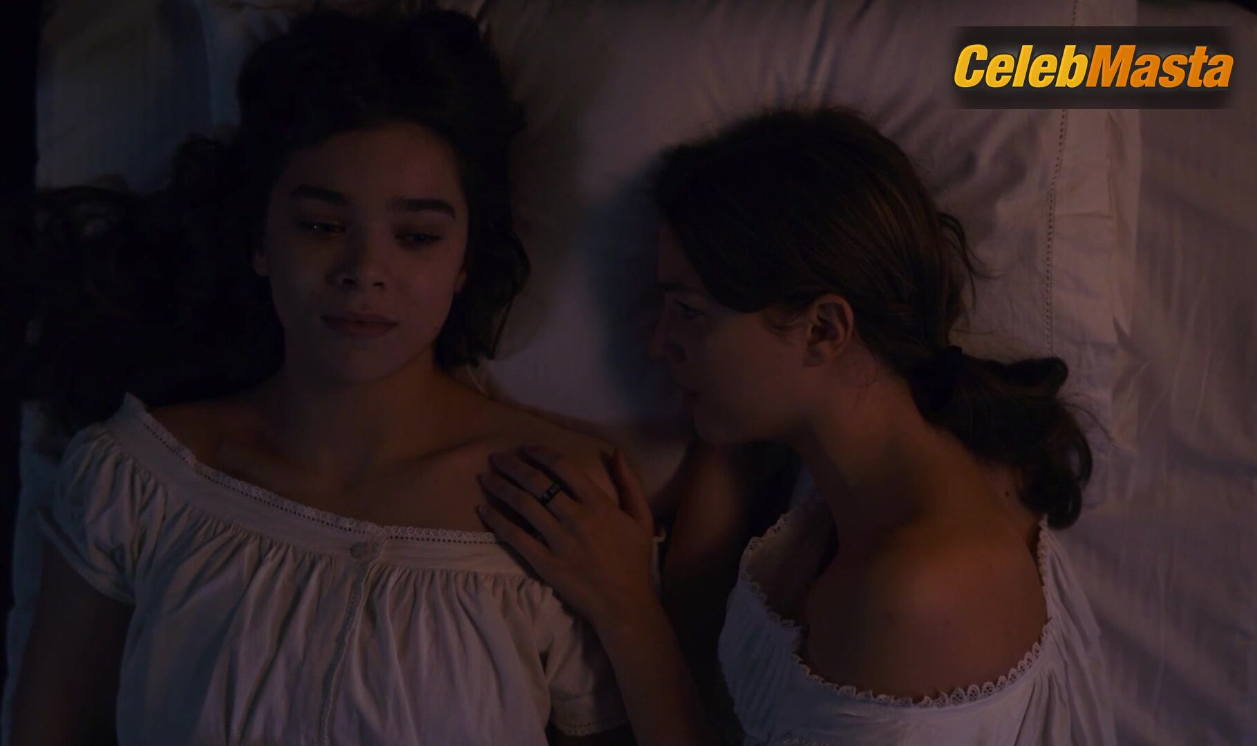 Ella Hunt Hailee Steinfeld And Get Lesbian In - Photo 1 of 5
