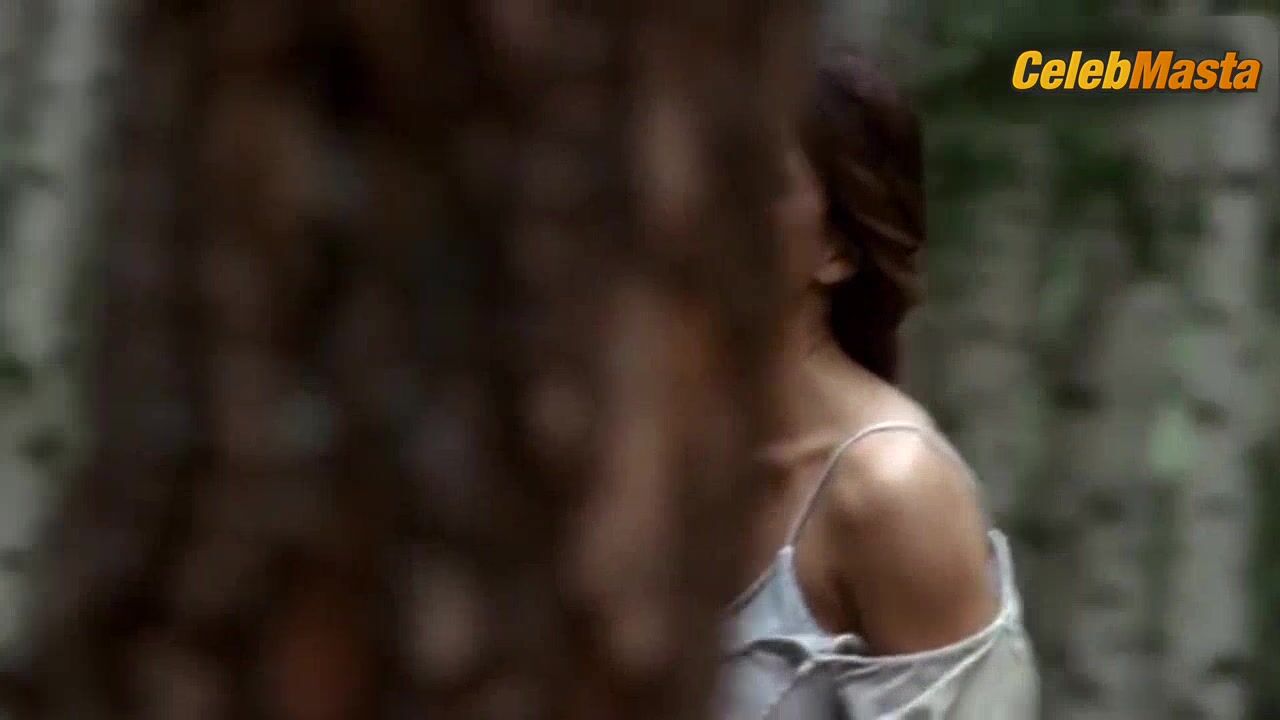 Rhona Mitra ’s Underwear Scene In Spartacus - Photo 2 of 5