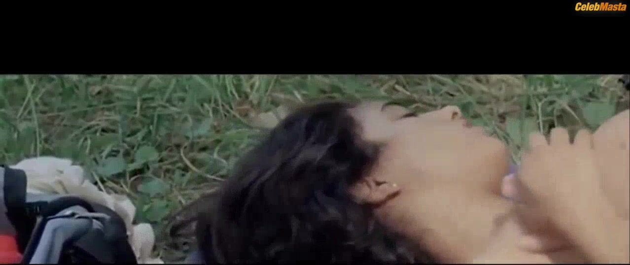Hafsia Herzi ’s Tits Scene In Le Roi De Levasion - Photo 2 of 5 photo 4