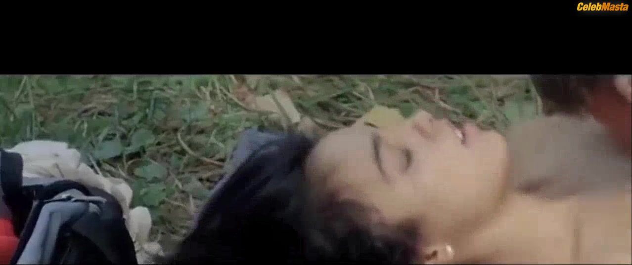 Hafsia Herzi ’s Tits Scene In Le Roi De Levasion - Photo 2 of 5 photo 5