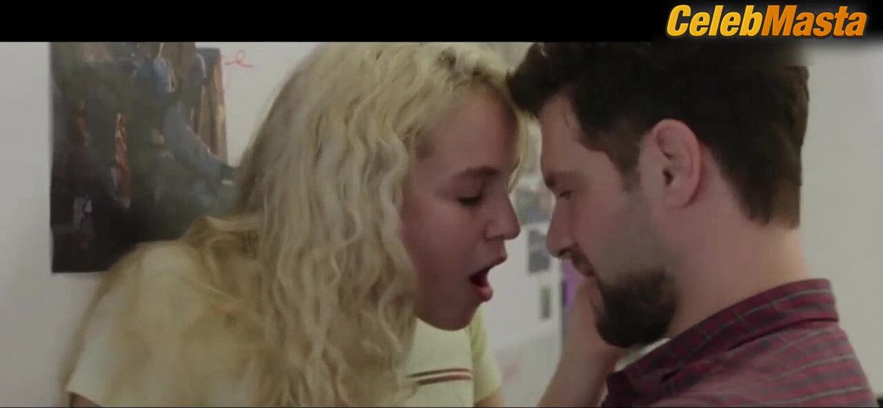 Morgan Saylor Bares Body In Nude Scene In White Girl - Photo 1 of 5