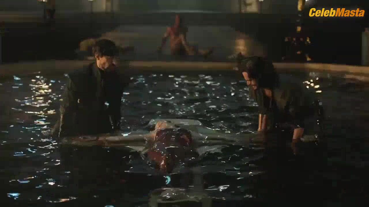 Lara Pulver ’s Boobs Scene In Da Vinci’s - Photo 3 of 5 photo 1