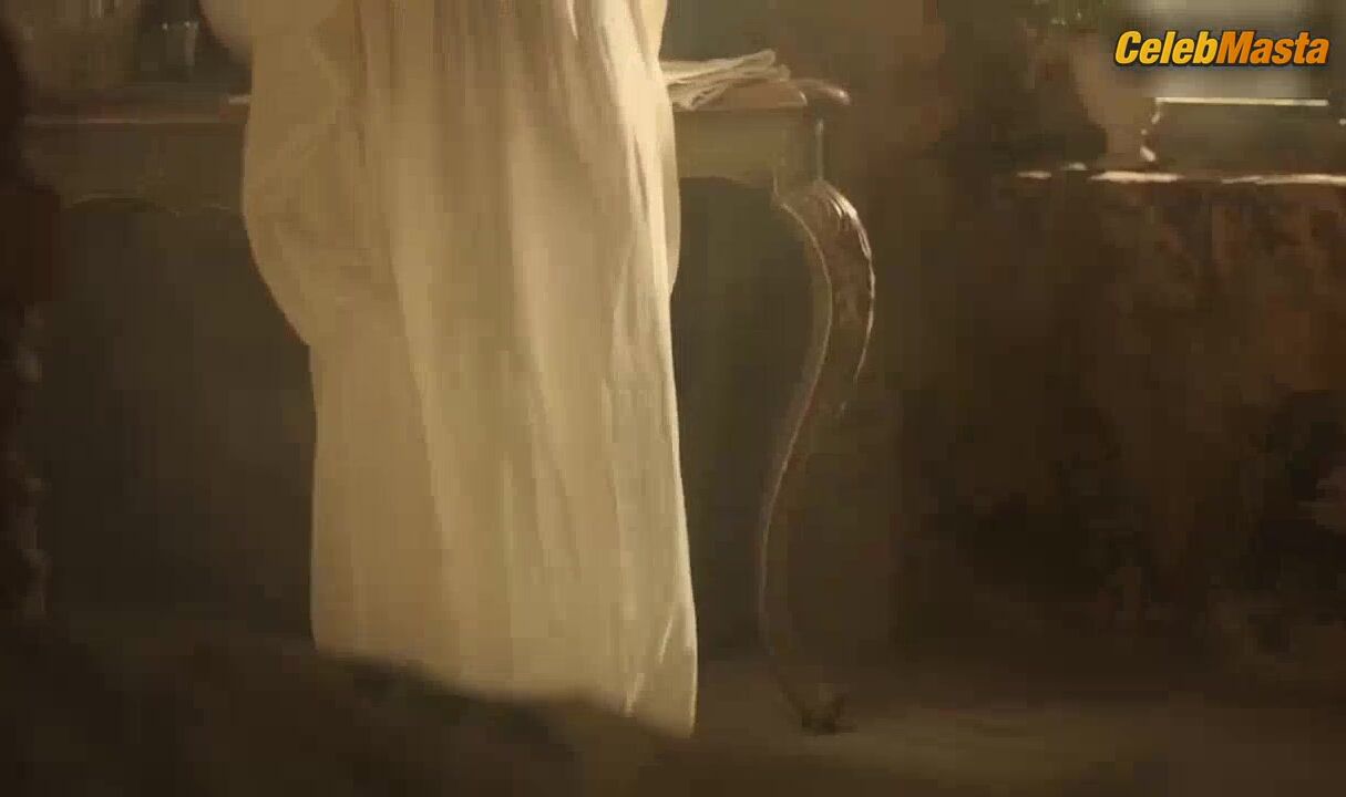 Lara Pulver ’s Boobs Scene In Da Vinci’s - Photo 3 of 5 photo 4