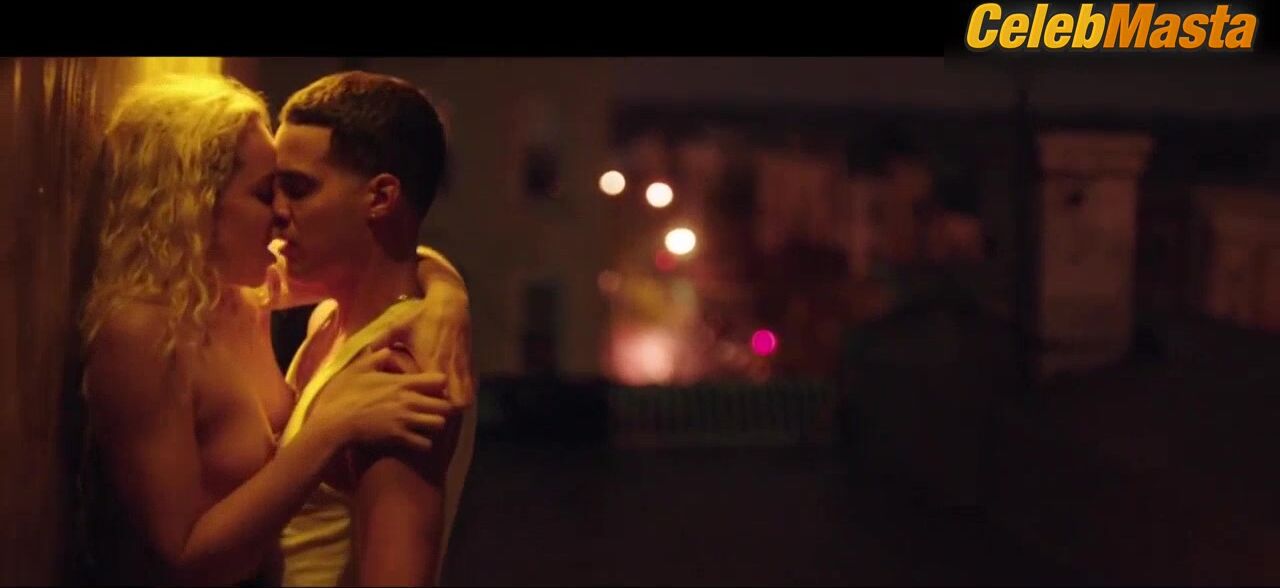Morgan Saylor ’s Interracial Nude Scene In White Girl - Photo 1 of 5 photo 2