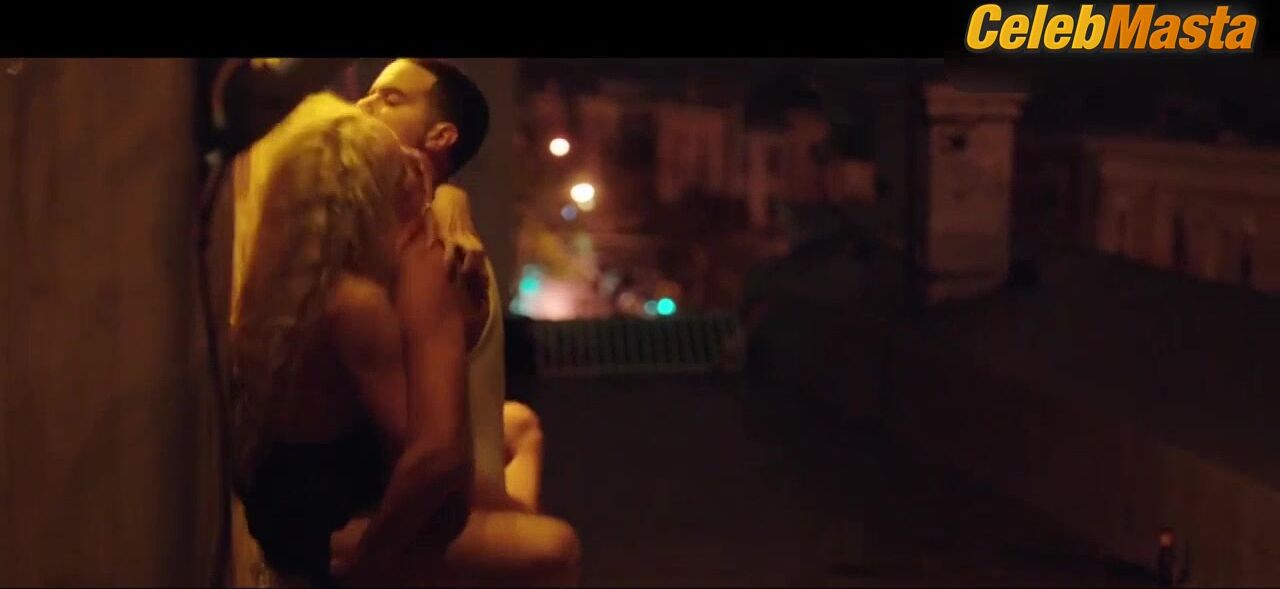 Morgan Saylor ’s Interracial Nude Scene In White Girl - Photo 1 of 5 photo 5