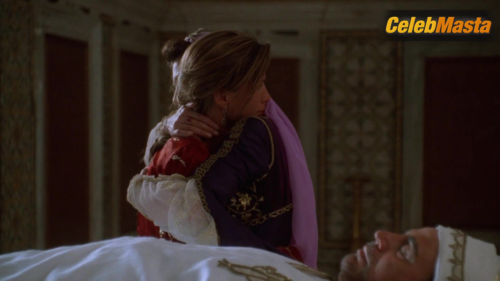 Rhona Mitra ’s Sexy Scene In A Kid In Aladdins - Photo 2 of 5 photo 1