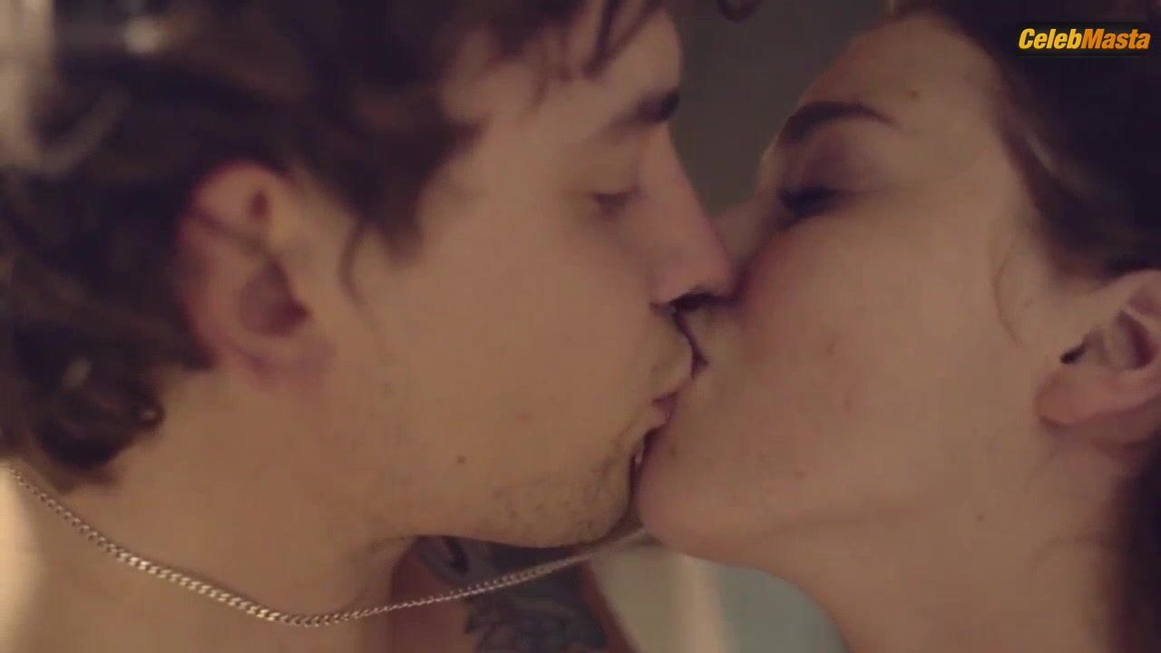 Freya Mavor Boobs Scene In Modern Life Is Rubbish - Photo 2 of 5 photo 5