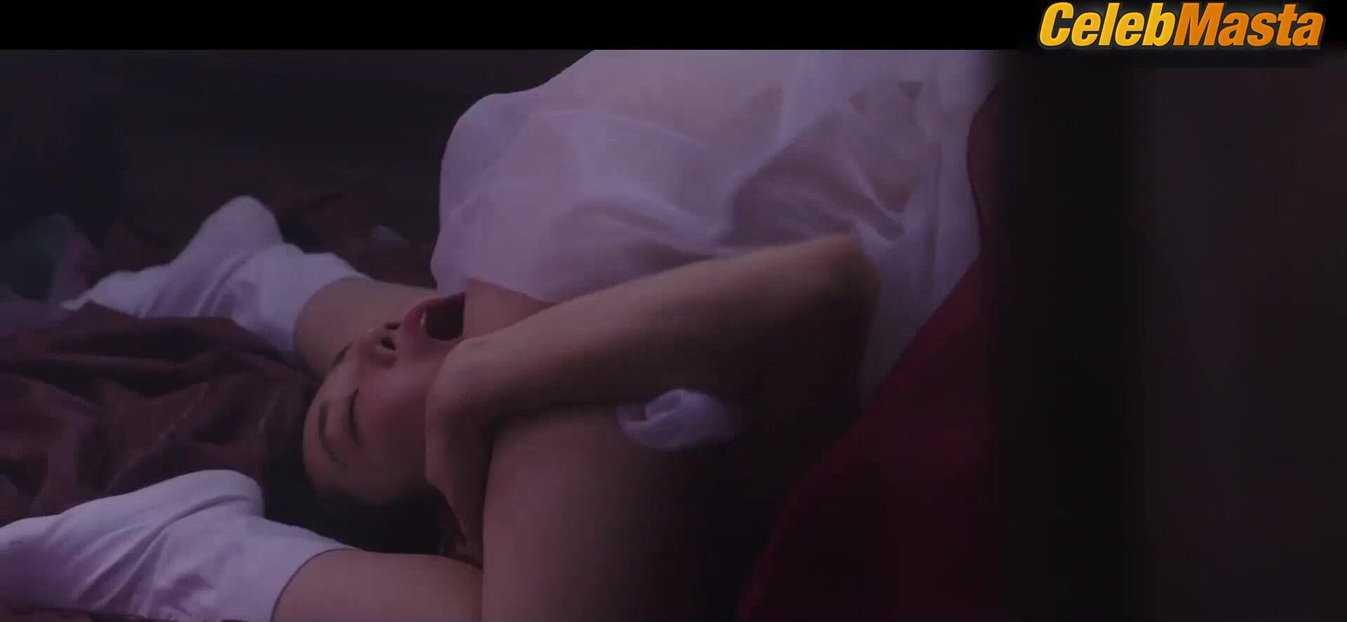 Jeon Jong-seo Oh Ha-nee And Show Lesbian Boobs Scene In - Photo 2 of 5 photo 5