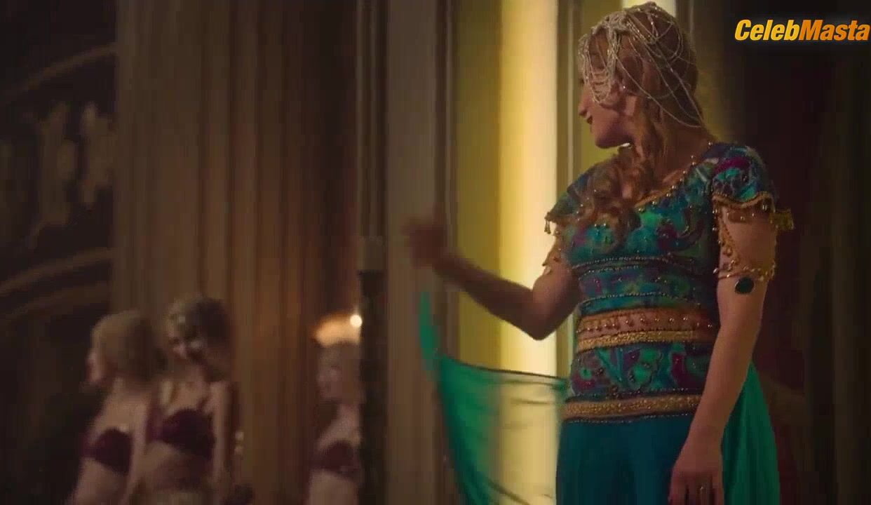 Hazal Kaya ’s Tits Scene From Pera Palas’ta - Photo 2 of 5