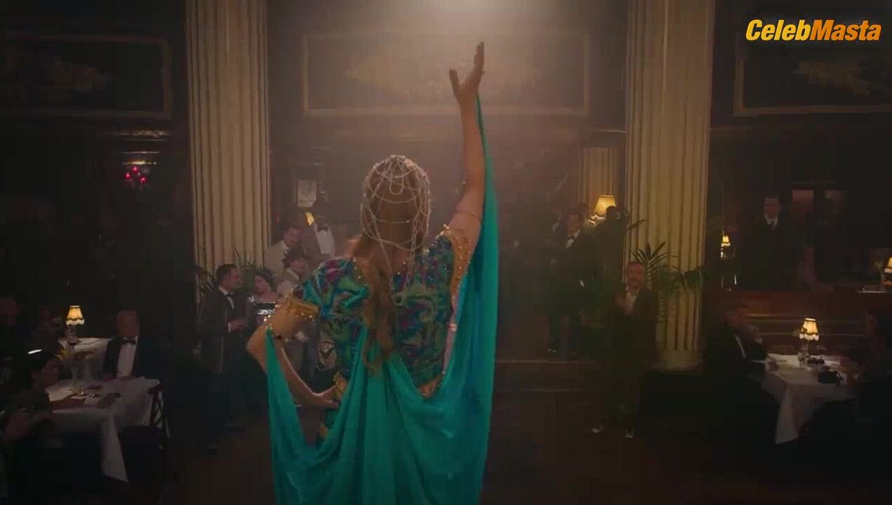 Hazal Kaya ’s Tits Scene From Pera Palas’ta - Photo 2 of 5 photo 4