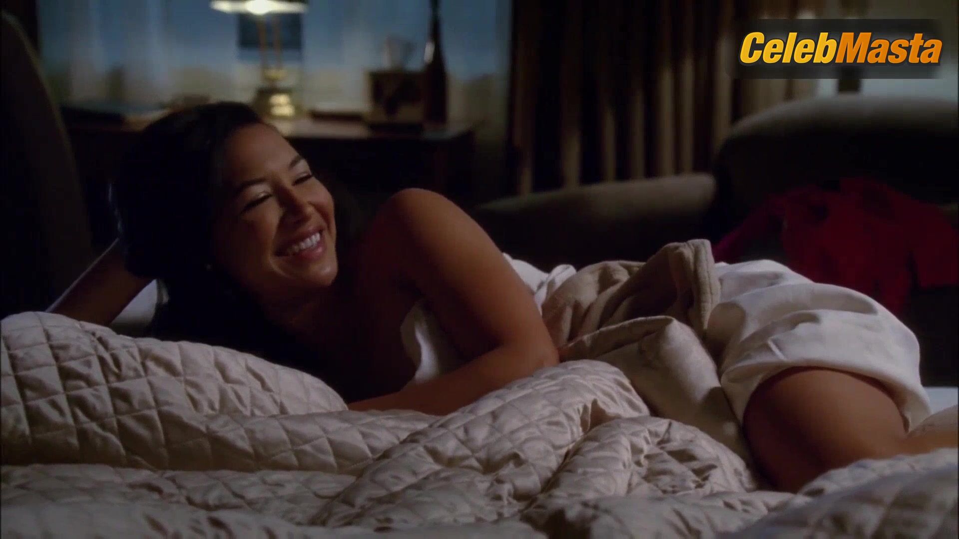 Dianna Agron And Naya Rivera’s Lesbian Scene In Glee - Photo 2 of 5