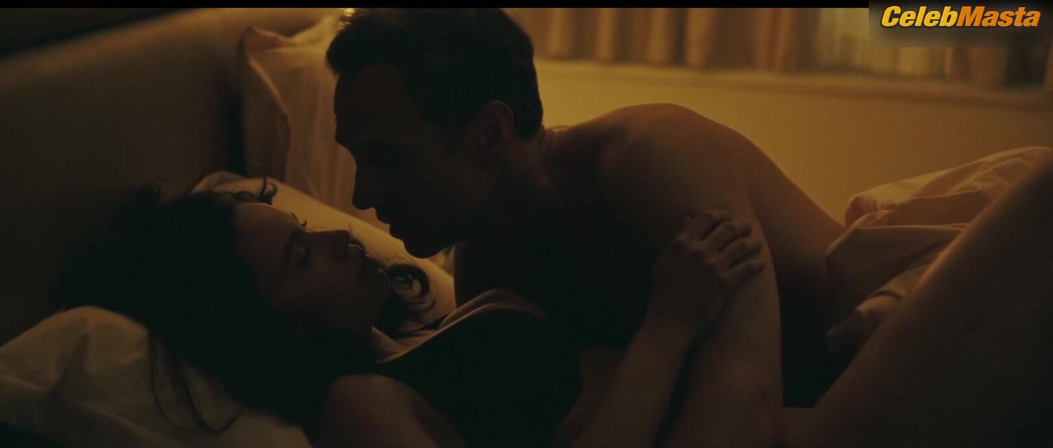 Jurnee Smollett-bell Hot Scene In Smoke - Photo 2 of 5