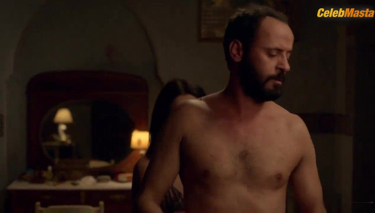 Dina Shihabi Booty Scene From Tom Clancy’s Jack Ryan - Photo 2 of 5