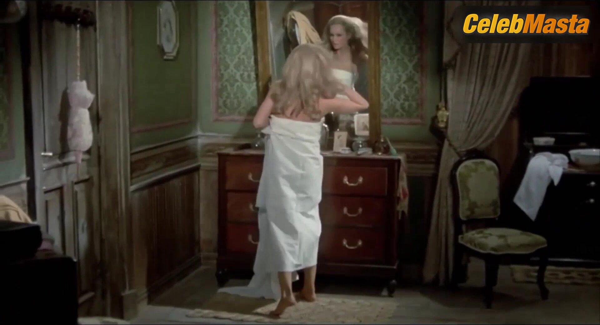 Ursula Andress Ass Scene From Soleil Rouge - Photo 1 of 5