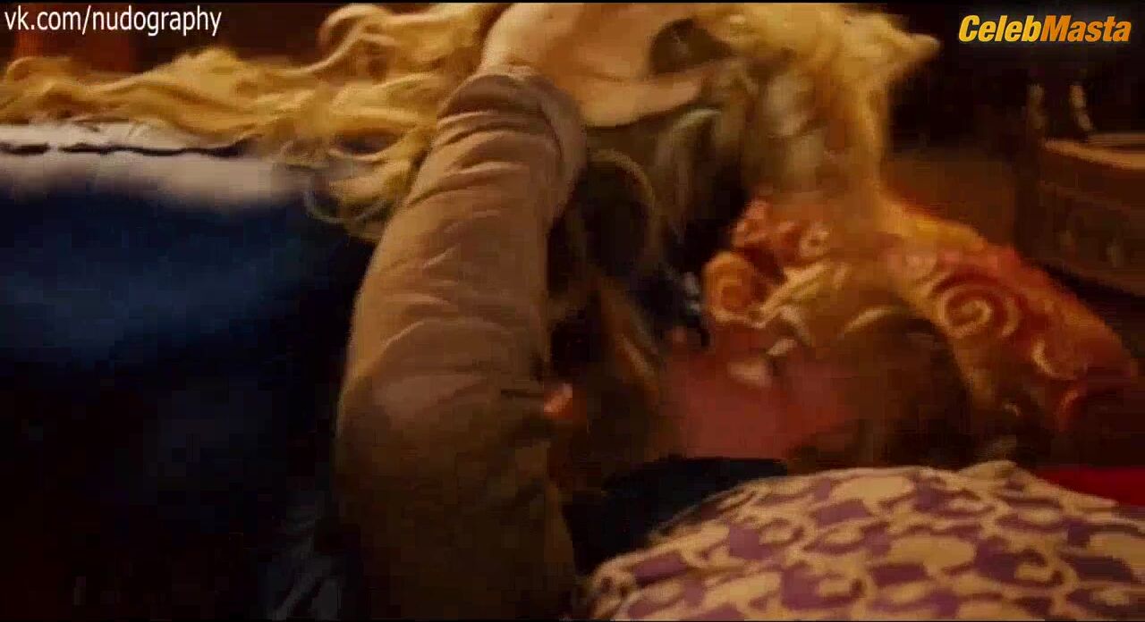 Carmen Electra ’s Booty, Tits Scene From Epic Movie - Photo 3 of 5 photo 1
