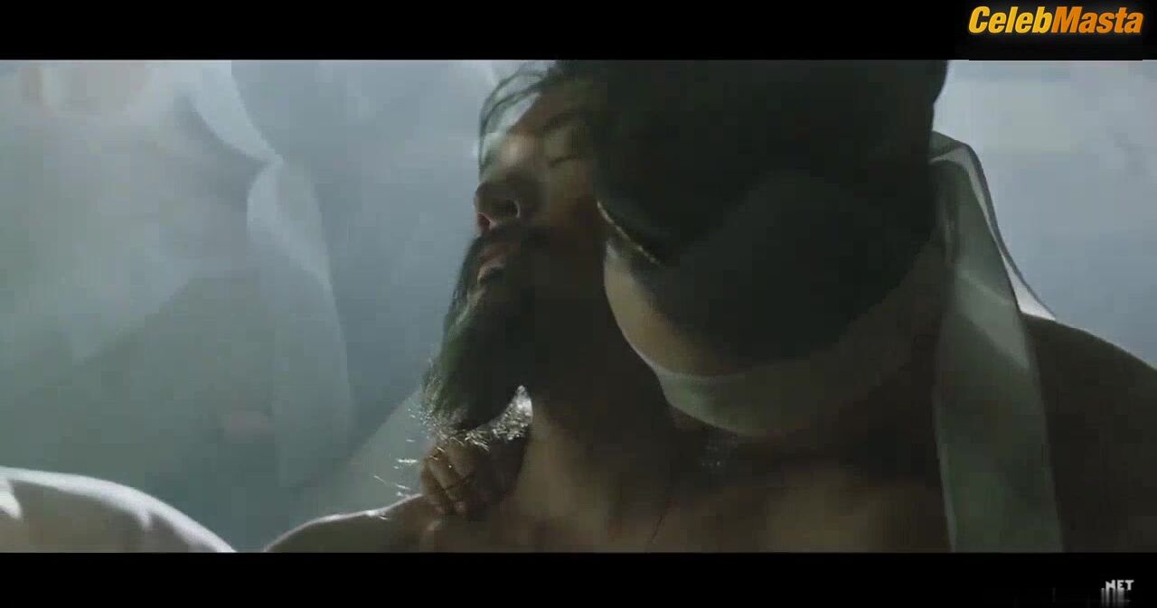 Jeong Yu-mi ’s Lesbian, Boobs Scene In Queen Woo - Photo 2 of 5
