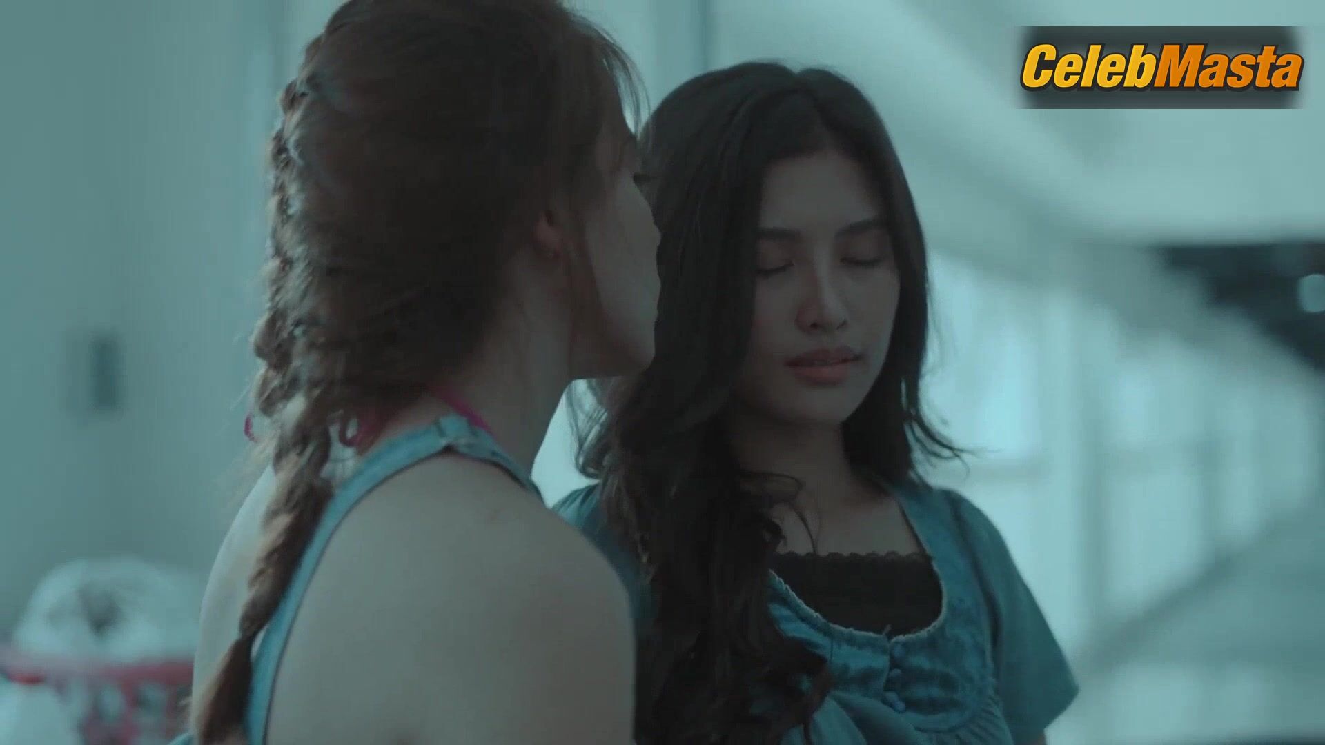 Chloe Jenna Lesbian, Booty Scene In Lampas Langit - Photo 1 of 5 photo 2