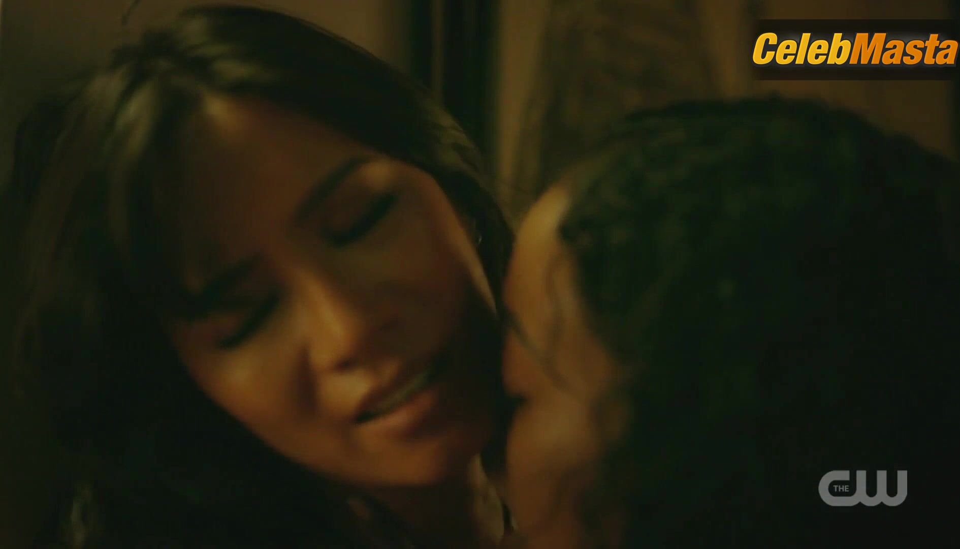 Chantal Thuy Nafessa Williams And ’s Lesbian Scene - Photo 1 of 5 photo 4