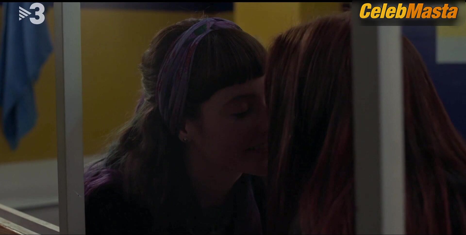 Asia Ortega And Mireia Oriol Have Lesbian Scene In The - Photo 1 of 5