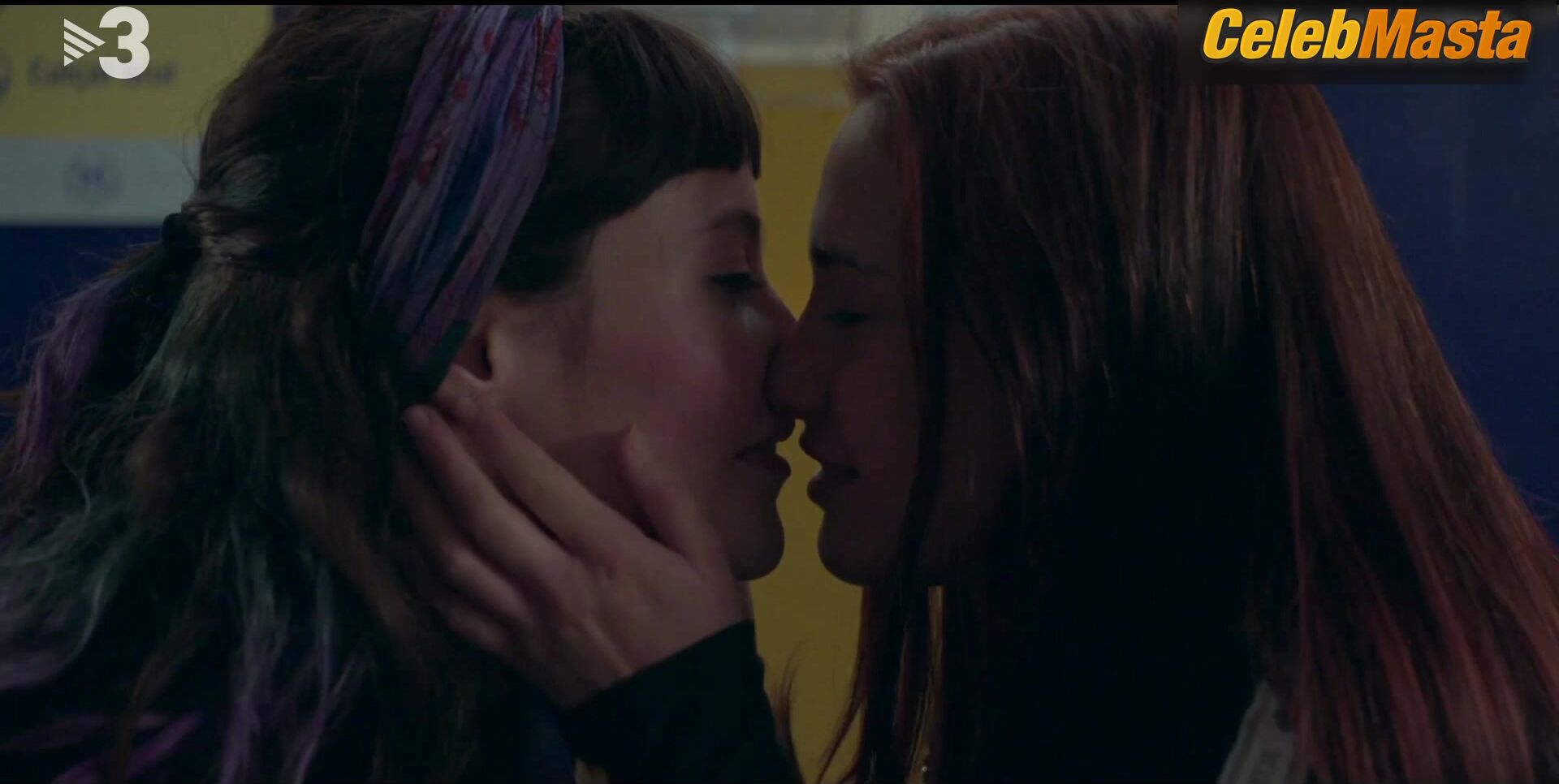 Asia Ortega And Mireia Oriol Have Lesbian Scene In The - Photo 1 of 5 photo 4
