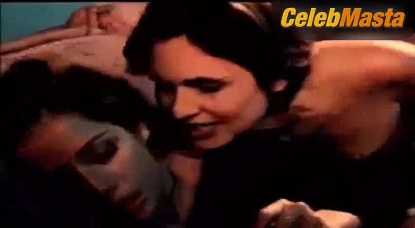 Deborah Secco Boobs Scene In A Cartomante - Photo 3 of 5 photo 5