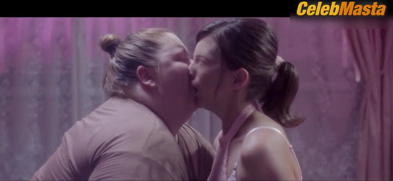 Itziar Castro Macarena Gomez And Share Lesbian Scene In - Photo 2 of 5 photo 1