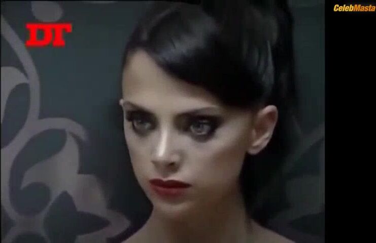 Macarena Gomez Tits Scene From Revista Dt - Photo 2 of 5 photo 4