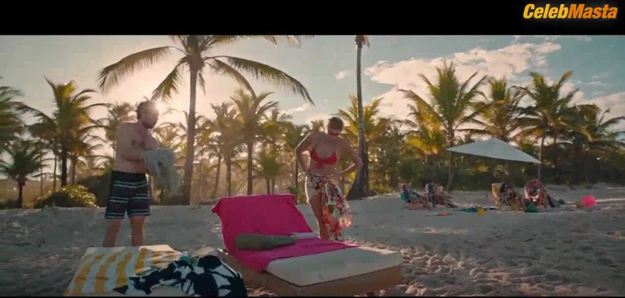 Deborah Secco ’s Booty, Tits Scene In Mulheres - Photo 1 of 5